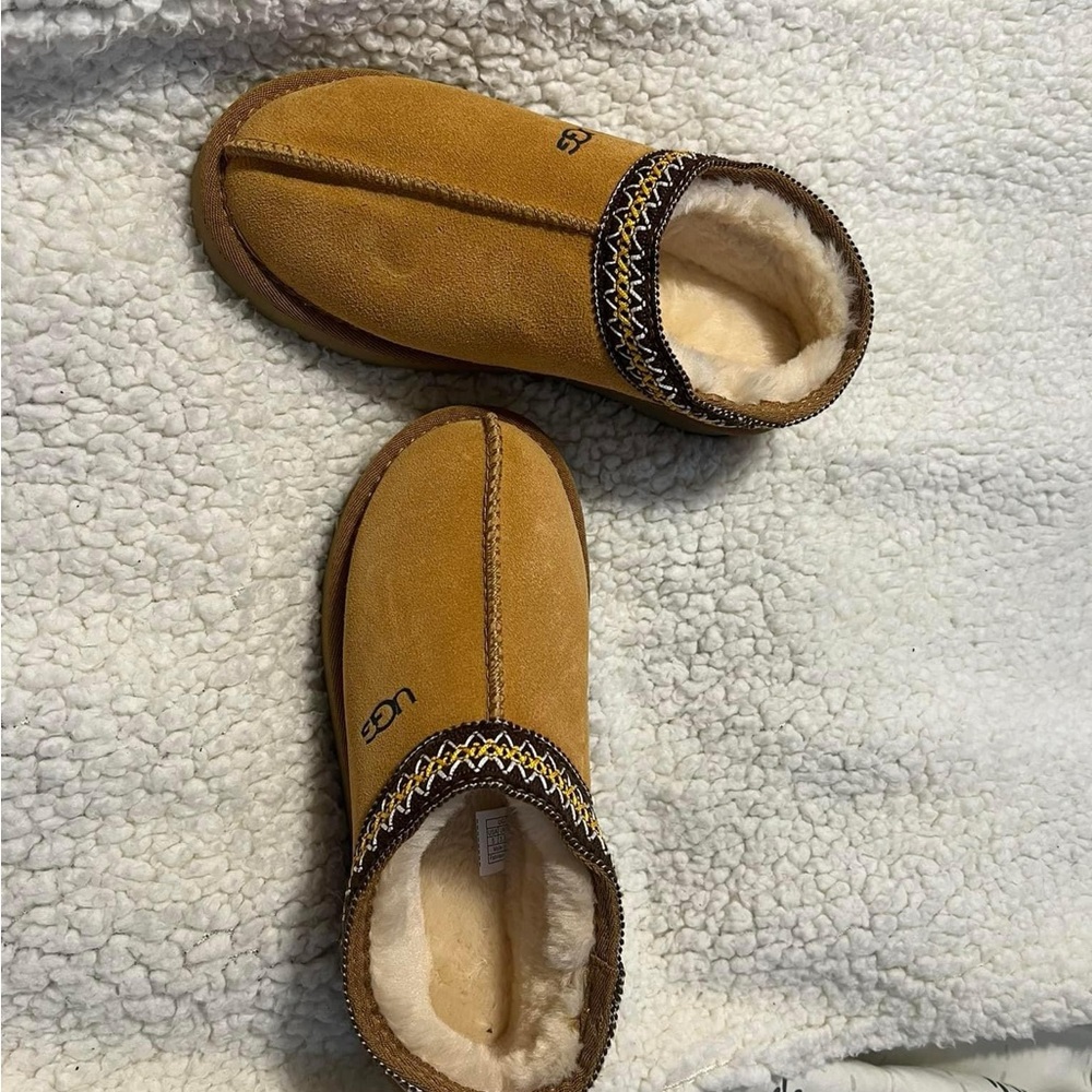 Uggs size 5 never worn